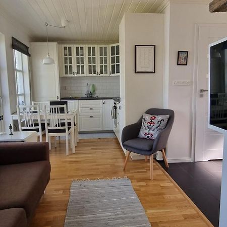 Mysig Stuga Med Sjoetomt, Naera Jaervsoebacken Bagian luar foto