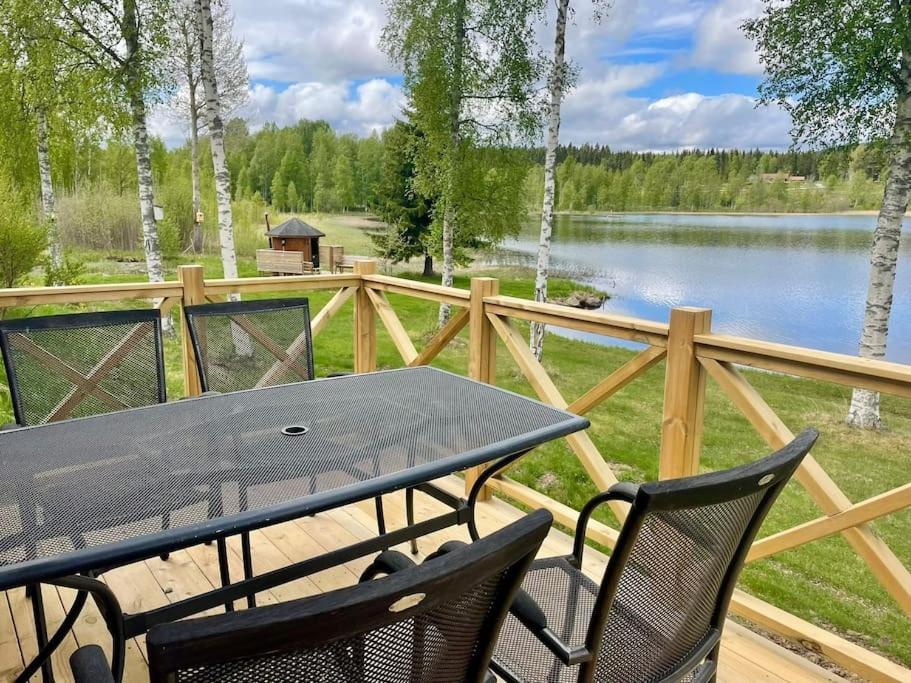 Mysig Stuga Med Sjoetomt, Naera Jaervsoebacken Bagian luar foto